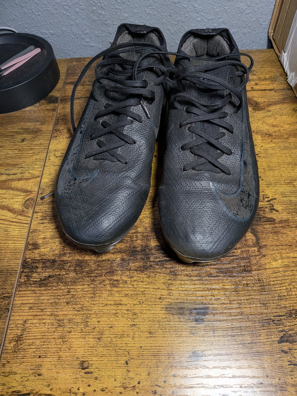 Men's Black Athletic Cleats - Low-Top Performance